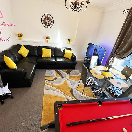 2 Bedrooms Entire Apartment Self Check In Kelty エクステリア 写真