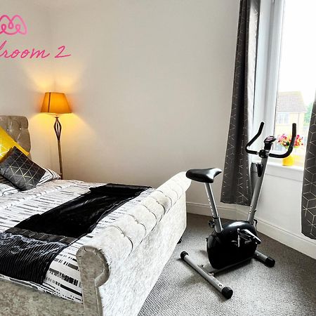 2 Bedrooms Entire Apartment Self Check In Kelty エクステリア 写真