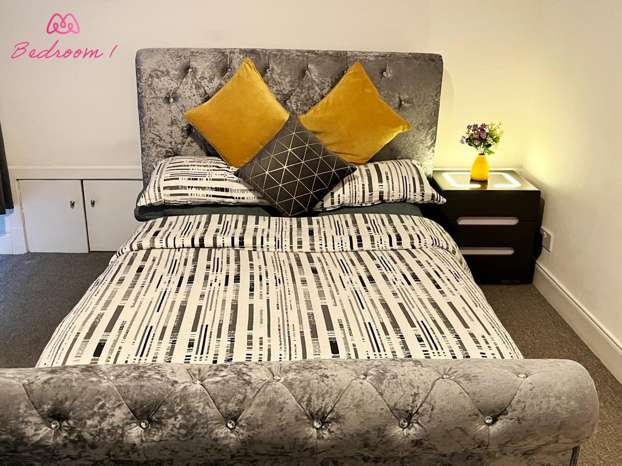 2 Bedrooms Entire Apartment Self Check In Kelty エクステリア 写真