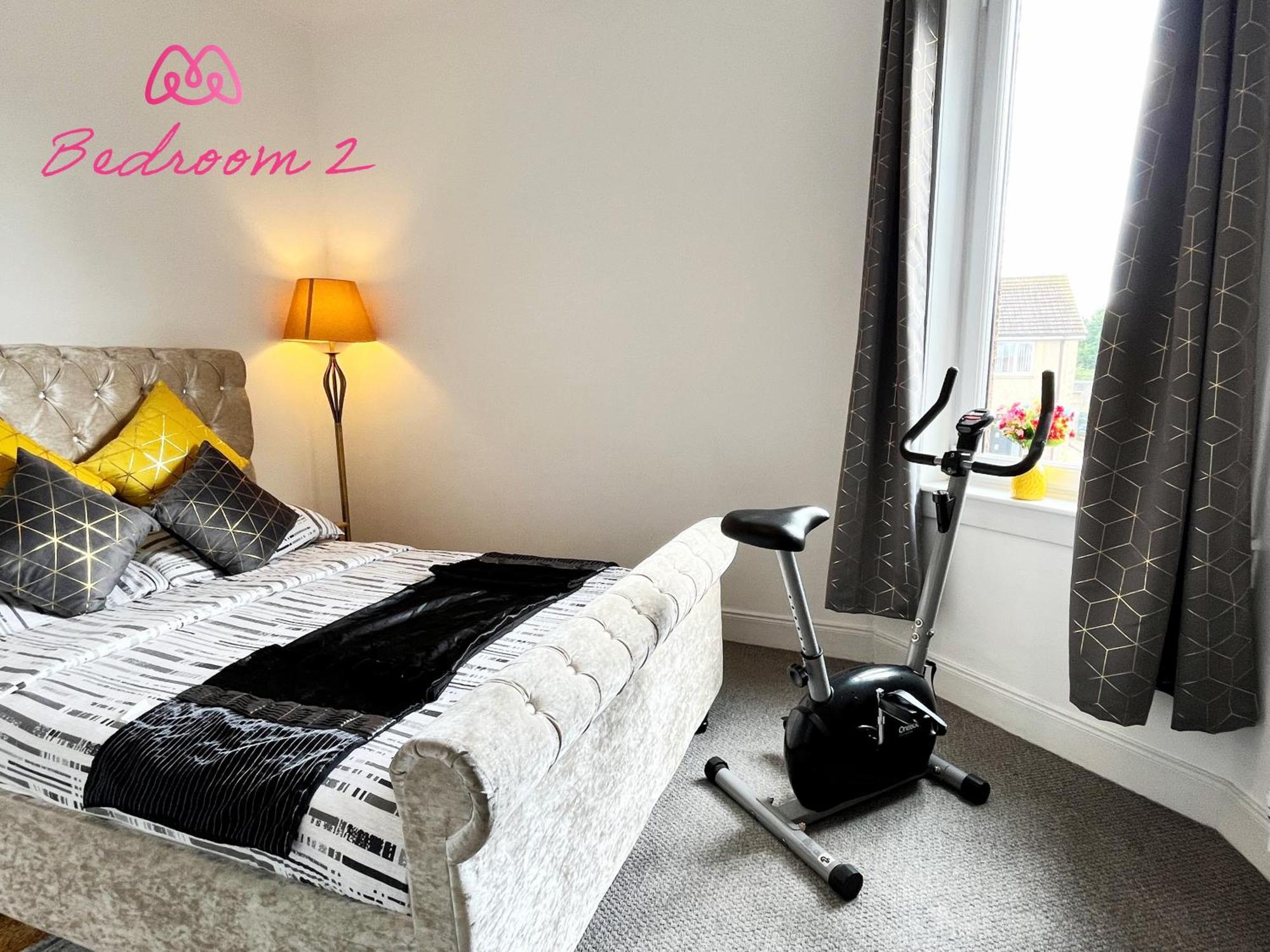 2 Bedrooms Entire Apartment Self Check In Kelty エクステリア 写真