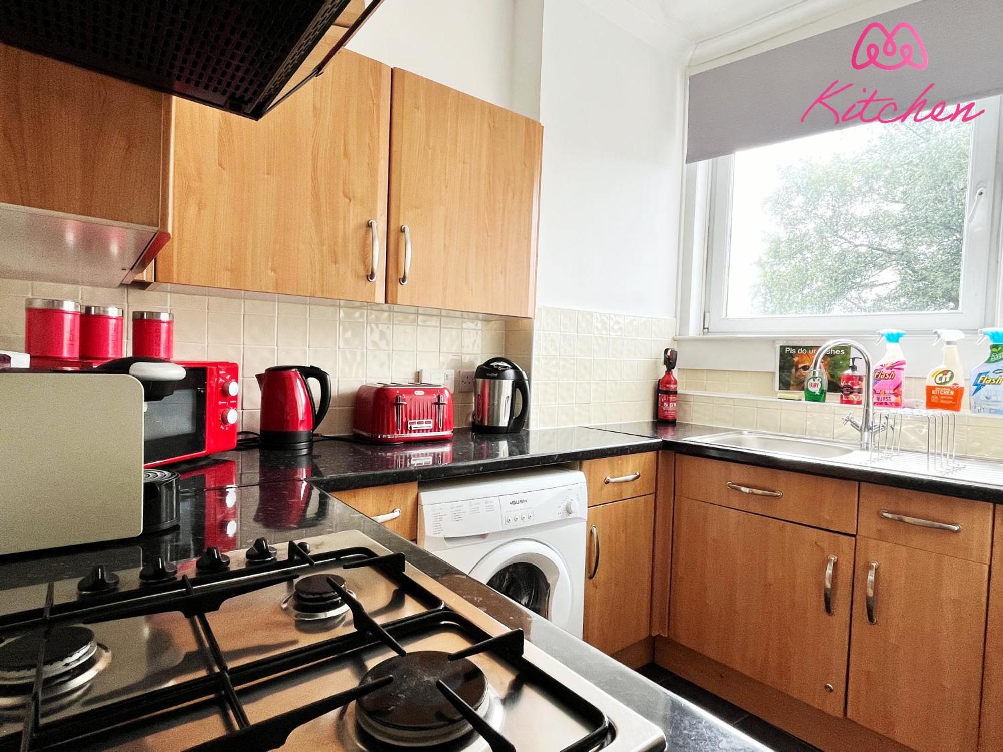 2 Bedrooms Entire Apartment Self Check In Kelty エクステリア 写真