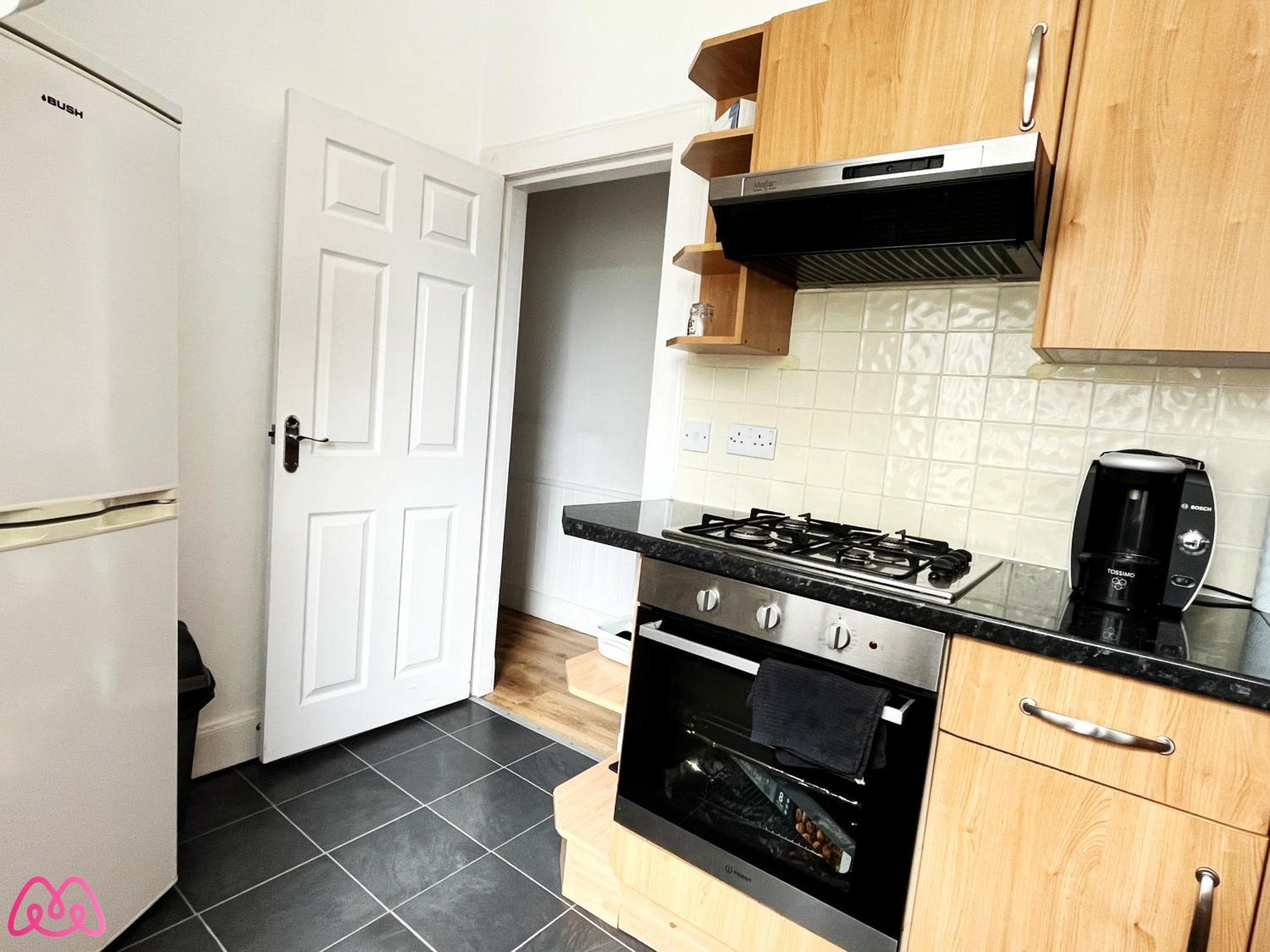 2 Bedrooms Entire Apartment Self Check In Kelty エクステリア 写真