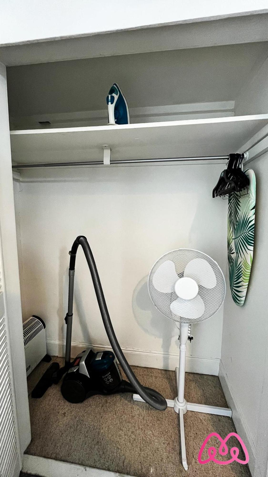 2 Bedrooms Entire Apartment Self Check In Kelty エクステリア 写真