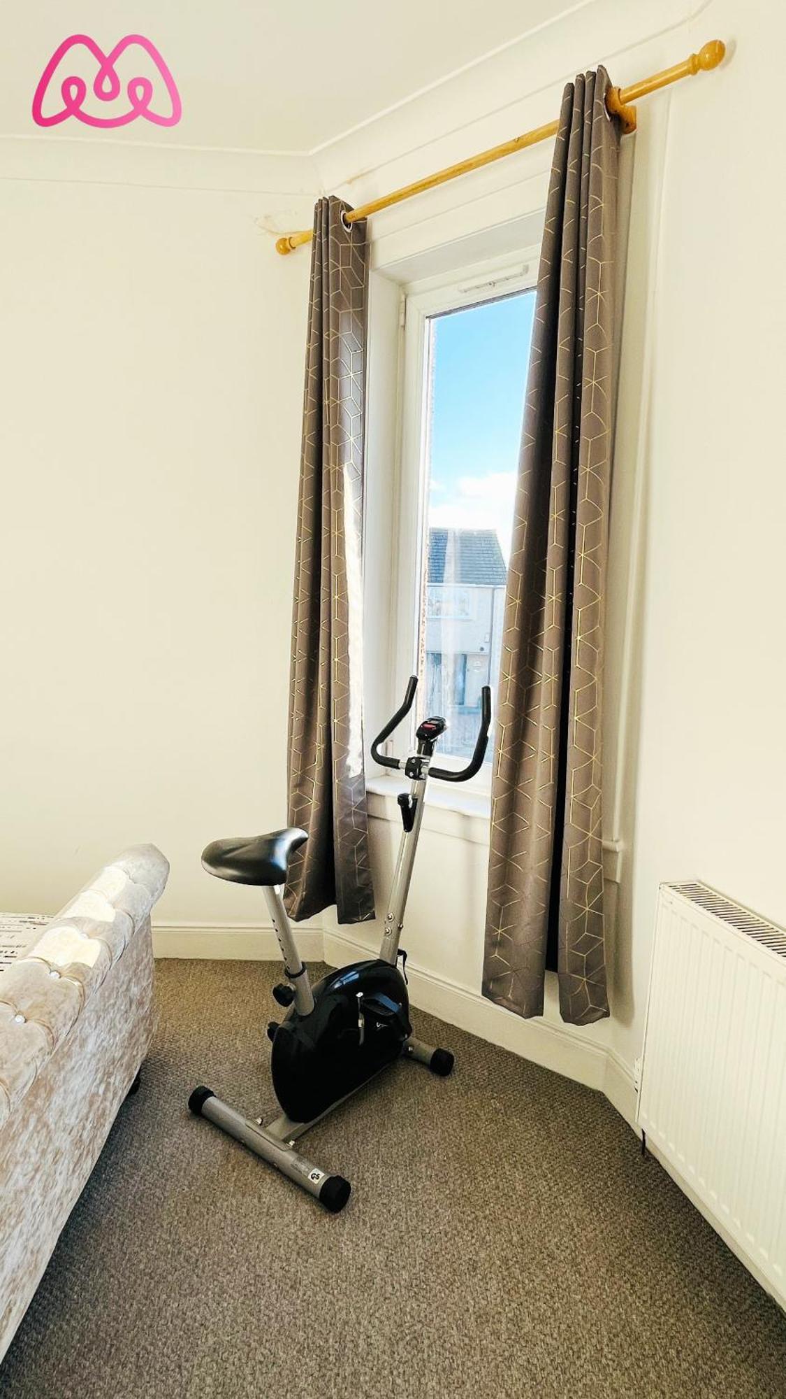 2 Bedrooms Entire Apartment Self Check In Kelty エクステリア 写真