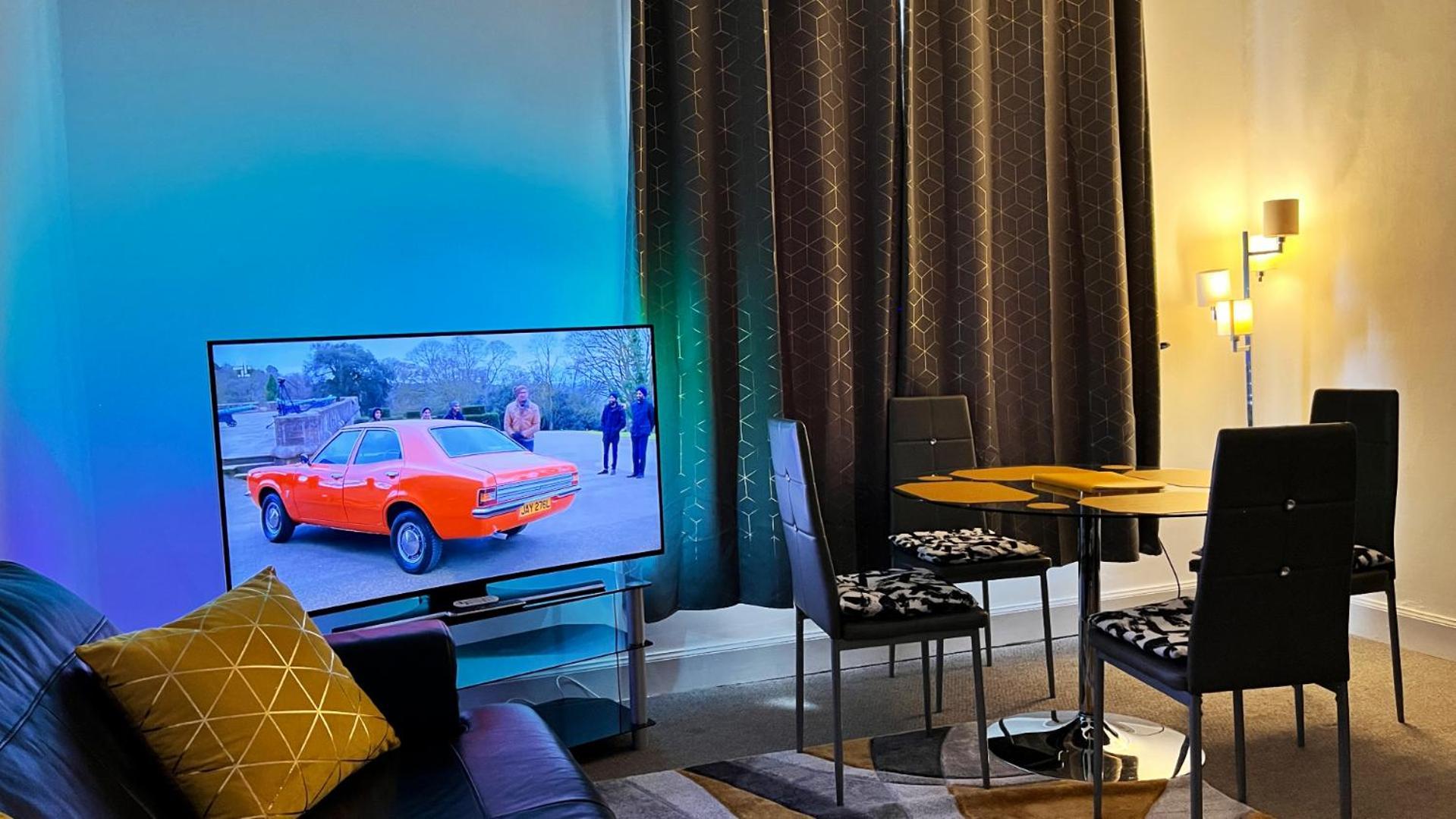 2 Bedrooms Entire Apartment Self Check In Kelty エクステリア 写真