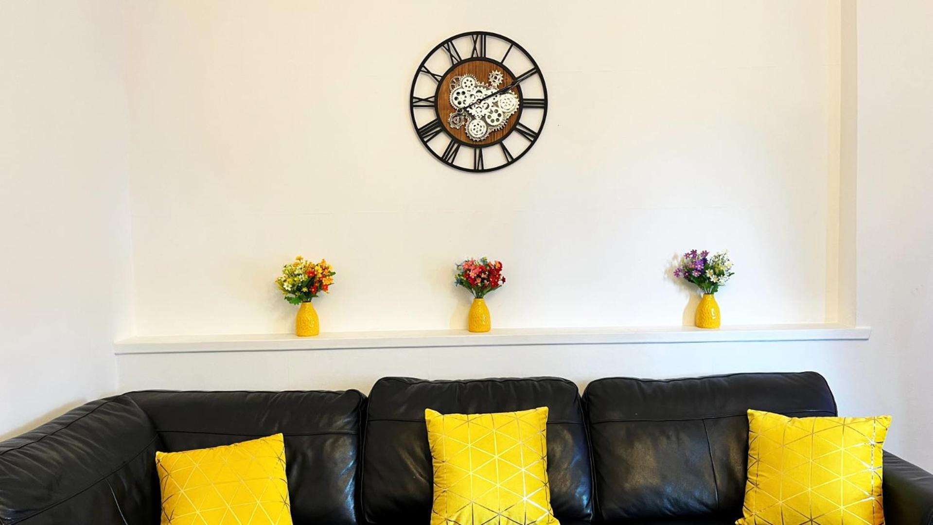 2 Bedrooms Entire Apartment Self Check In Kelty エクステリア 写真